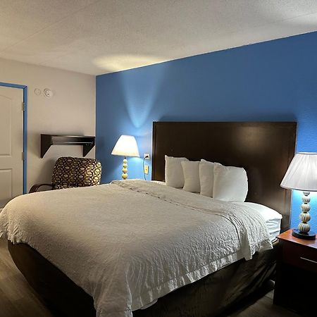 American Inn & Suites Bishop Airport Flint Esterno foto