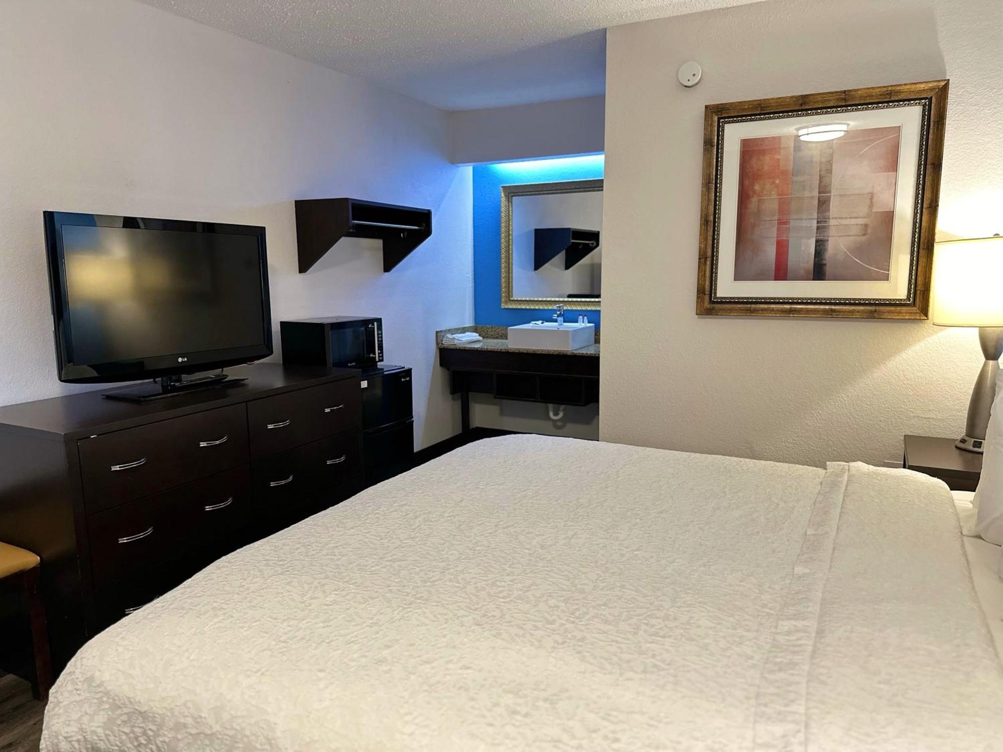 American Inn & Suites Bishop Airport Flint Esterno foto